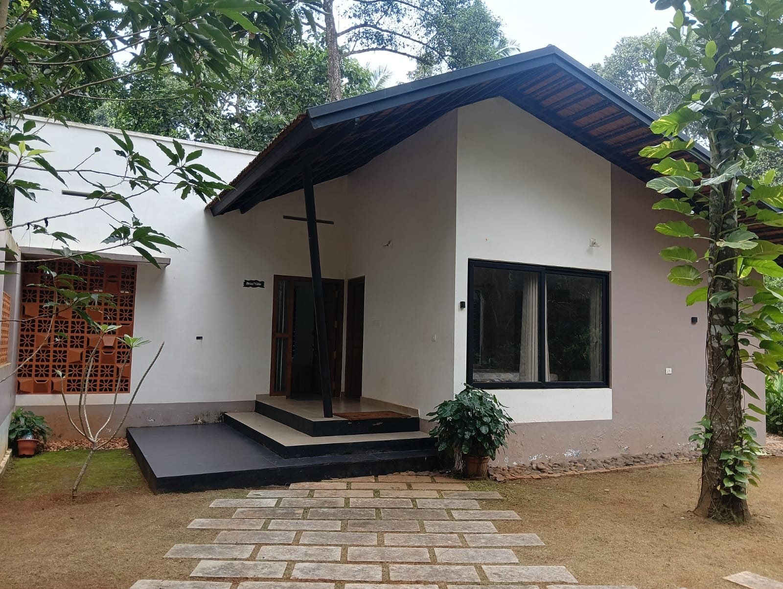 Villa exterior, walkway view
